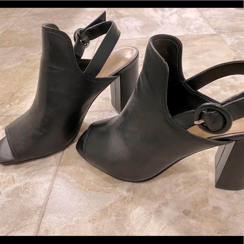 Adorable BARELY USED black peep toe heels!